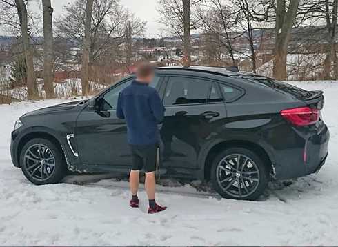 Svart metallic BMW X6 M stulen i Bålsta mellan Enköping och Stockholm